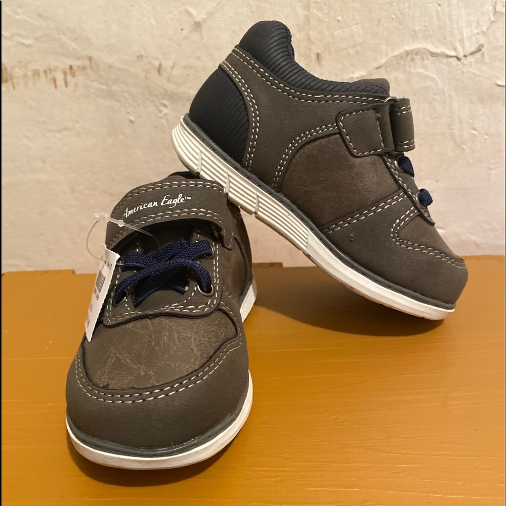 Brand new American Eagle sneakers walking sneakers.
